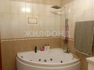  дом, 220 м², 8 соток