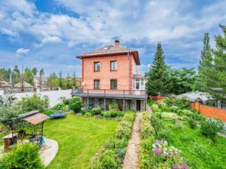 3-этажный дом, 194.8 м², 10 соток