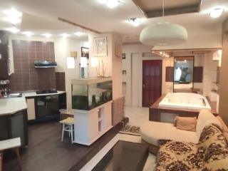 2-комн. квартира, 82 м², 2/4 этаж