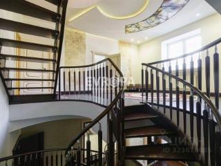 3-этажный дом, 740 м², 8 соток