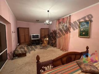  дом, 299.8 м², 8.1 соток