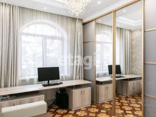 3-этажный дом, 432 м², 16.92 соток