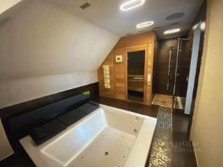 2-комн. квартира, 95.4 м², 8/8 этаж