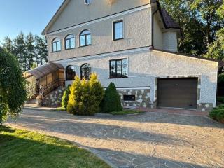  дом, 371 м², 42.5 сотки