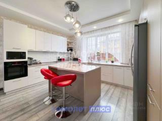 3-этажный дом, 262.2 м², 8 соток