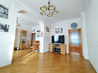 6-комн. квартира, 164.2 м², 2/5 этаж