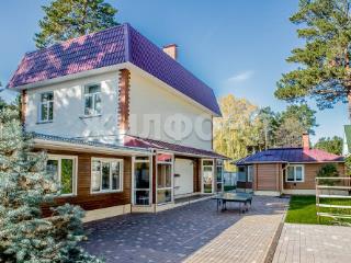  дом, 340 м², 7.6 соток