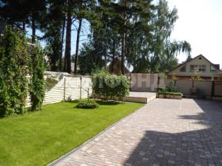  дом, 340 м², 7.6 соток