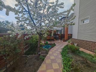 3-этажный коттедж, 250 м², 8 соток