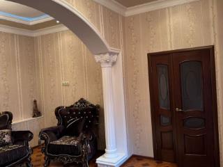  дом, 280 м², 8 соток