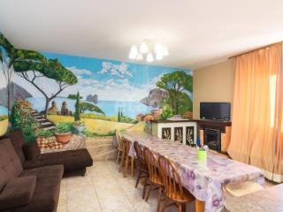 3-этажный дом, 352.9 м², 14.1 соток