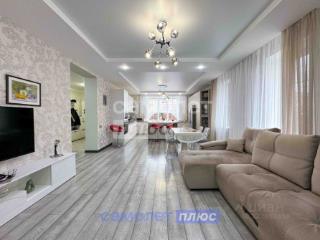 3-этажный дом, 262.2 м², 8 соток