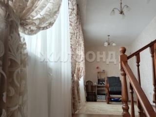  дом, 220 м², 8 соток