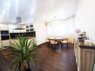 2-этажный коттедж, 200 м², 9 соток