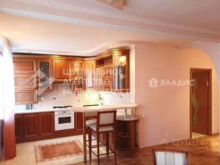 2-комн. квартира, 90 м², 3/6 этаж