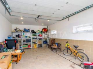  дом, 145.8 м², 7.5 соток