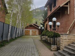  дом, 450 м², 18 соток