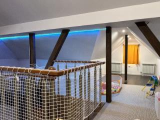  коттедж, 268.8 м², 8.2 соток