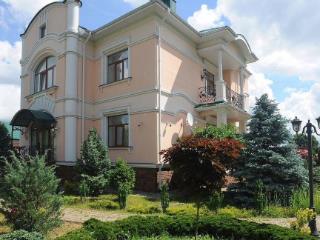  коттедж, 700 м², 48.9 соток