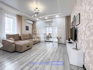 3-этажный дом, 262.2 м², 8 соток
