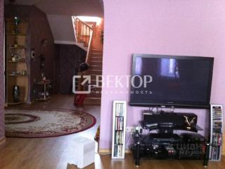 3-этажный дом, 320 м², 8 соток