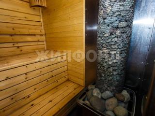  дом, 340 м², 7.6 соток