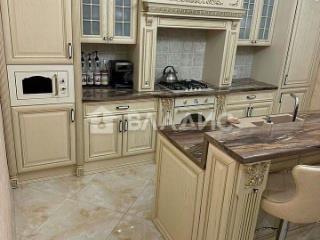 3-этажный дом, 250 м², 7.38 соток