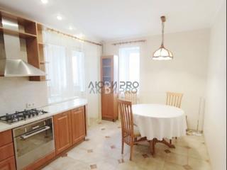 2-комн. квартира, 72 м², 5/10 этаж