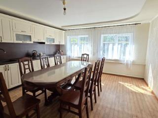  дом, 223 м², 14 соток