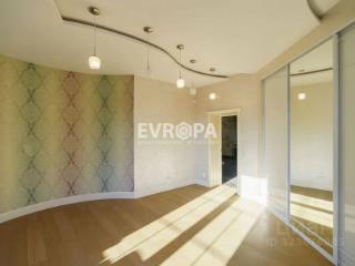 3-этажный дом, 740 м², 8 соток