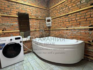  дом, 201 м², 10 соток