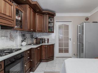 5-комн. квартира, 180 м², 1/8 этаж