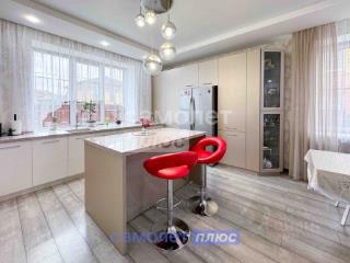 3-этажный дом, 262.2 м², 8 соток