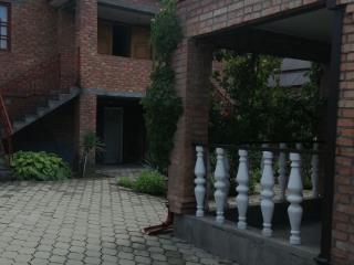  дом, 180 м², 12 соток