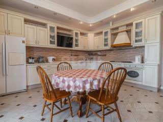 3-этажный дом, 495 м², 20 соток