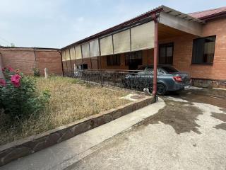  дом, 180 м², 12 соток