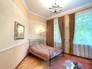 3-этажный коттедж, 350 м², 15 соток