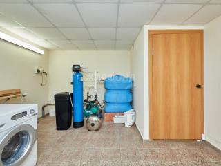  дом, 240.1 м², 9 соток