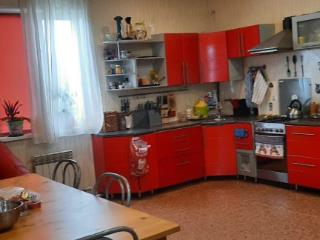  дом, 240 м², 10 соток