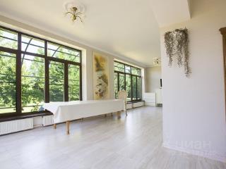 3-этажный дом, 469.2 м², 19 соток