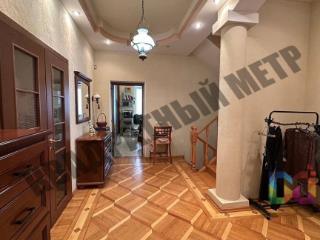  дом, 299.8 м², 8.1 соток