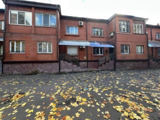 4-комн. квартира, 168 м², 1/2 этаж