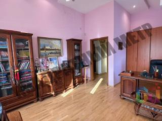  дом, 299.8 м², 8.1 соток