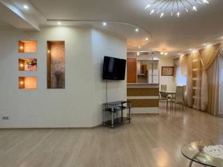 3-комн. квартира, 130 м², 10/13 этаж