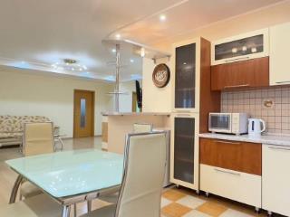 3-комн. квартира, 130 м², 10/13 этаж