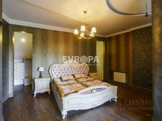 3-этажный дом, 740 м², 8 соток