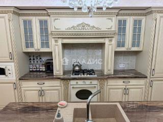 3-этажный дом, 250 м², 7.38 соток