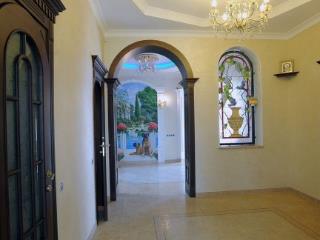  коттедж, 700 м², 48.9 соток