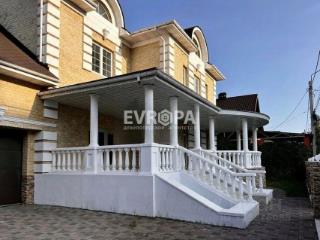 3-этажный дом, 740 м², 8 соток