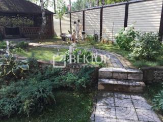 3-этажный дом, 320 м², 8 соток